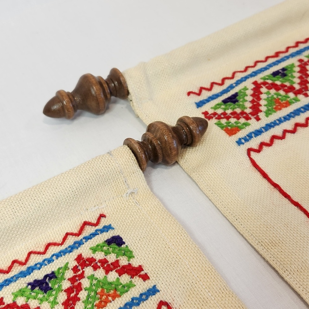 Vintage Hand‎ Embroidered Winter Wall Hangings Set 2 Snowman Sledding Folk Art - Picture 6 of 8